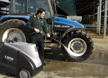 Lavor TEKNA Professional Hot Water Pressure Washer - Image 2